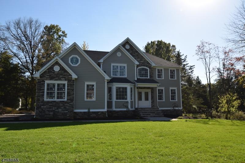 266 Leeham Ave - Photo 1