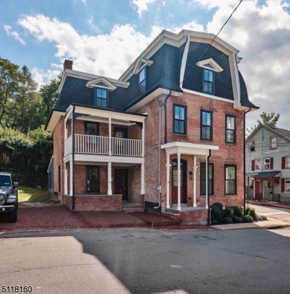 85 Swan St - Photo 1