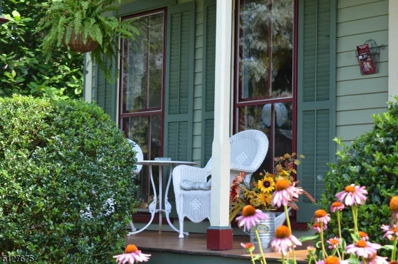 53 Kingwood Ave - Photo 1
