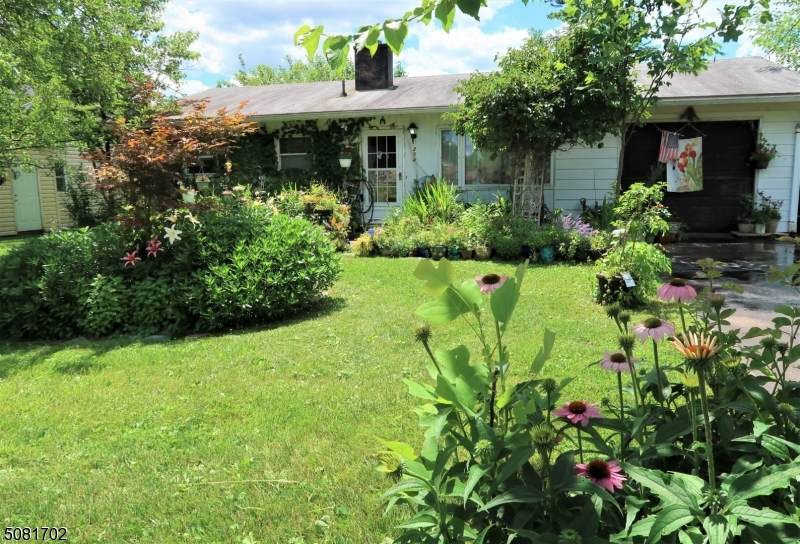 304 Brakeley Ave - Photo 1