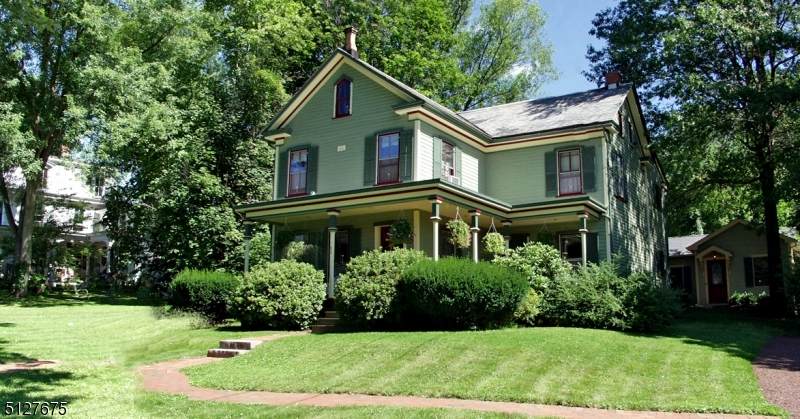 53 Kingwood Ave - Photo 1