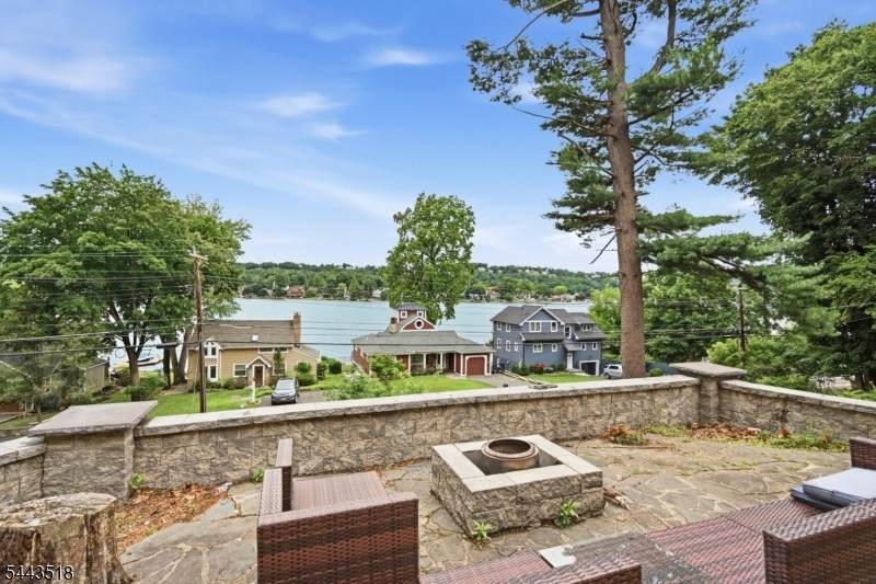 255 E Shore Trl - Photo 1