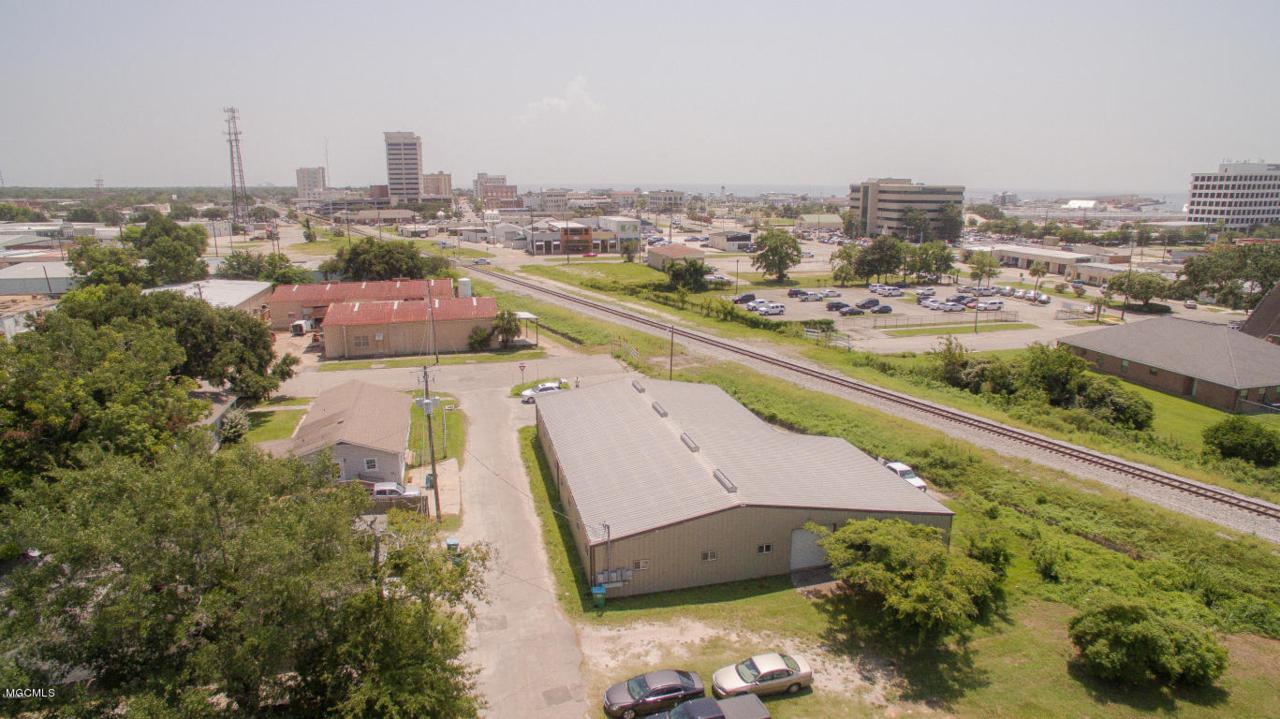 1337 31st Ave - Photo 1