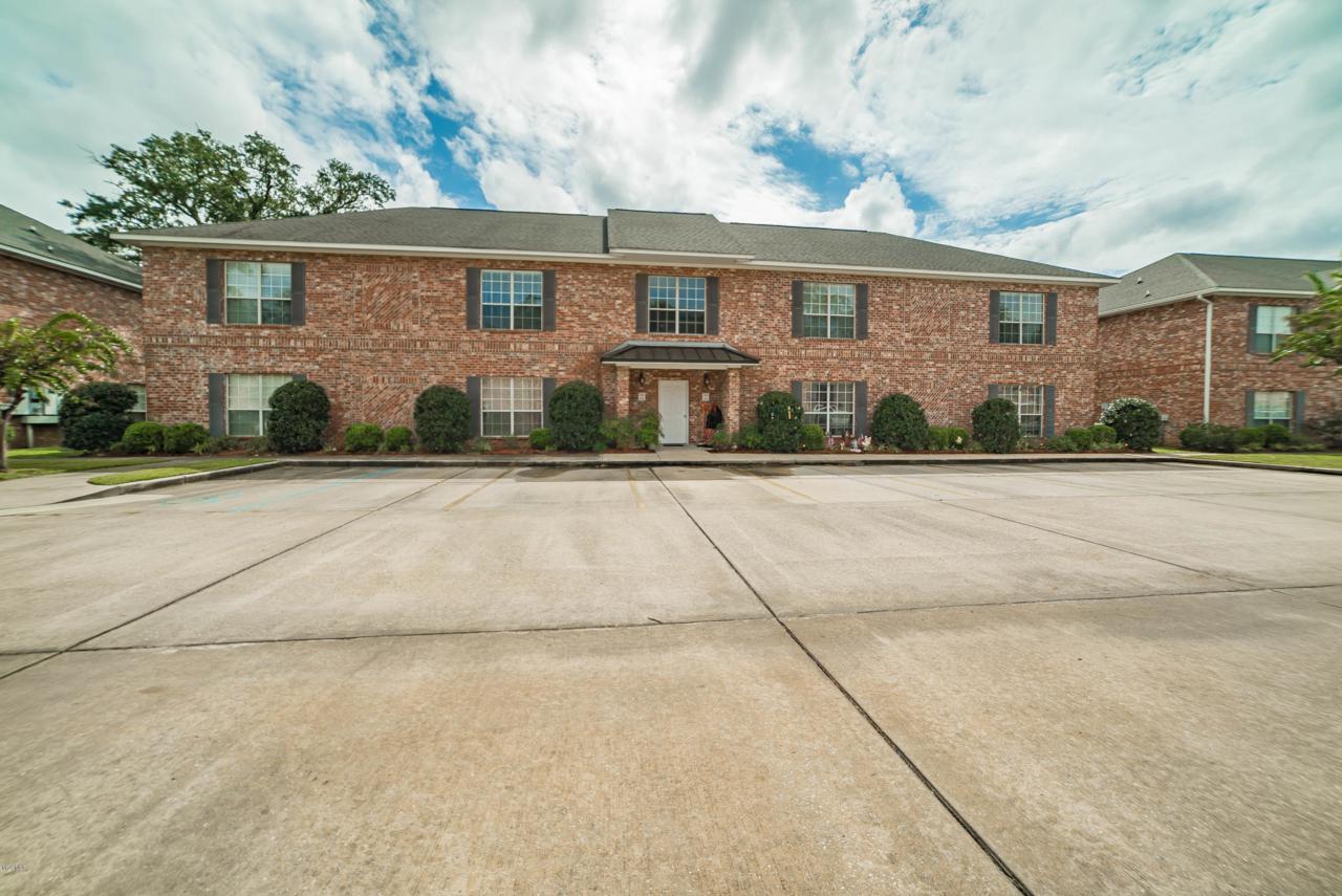 218 Armand Oaks - Photo 1