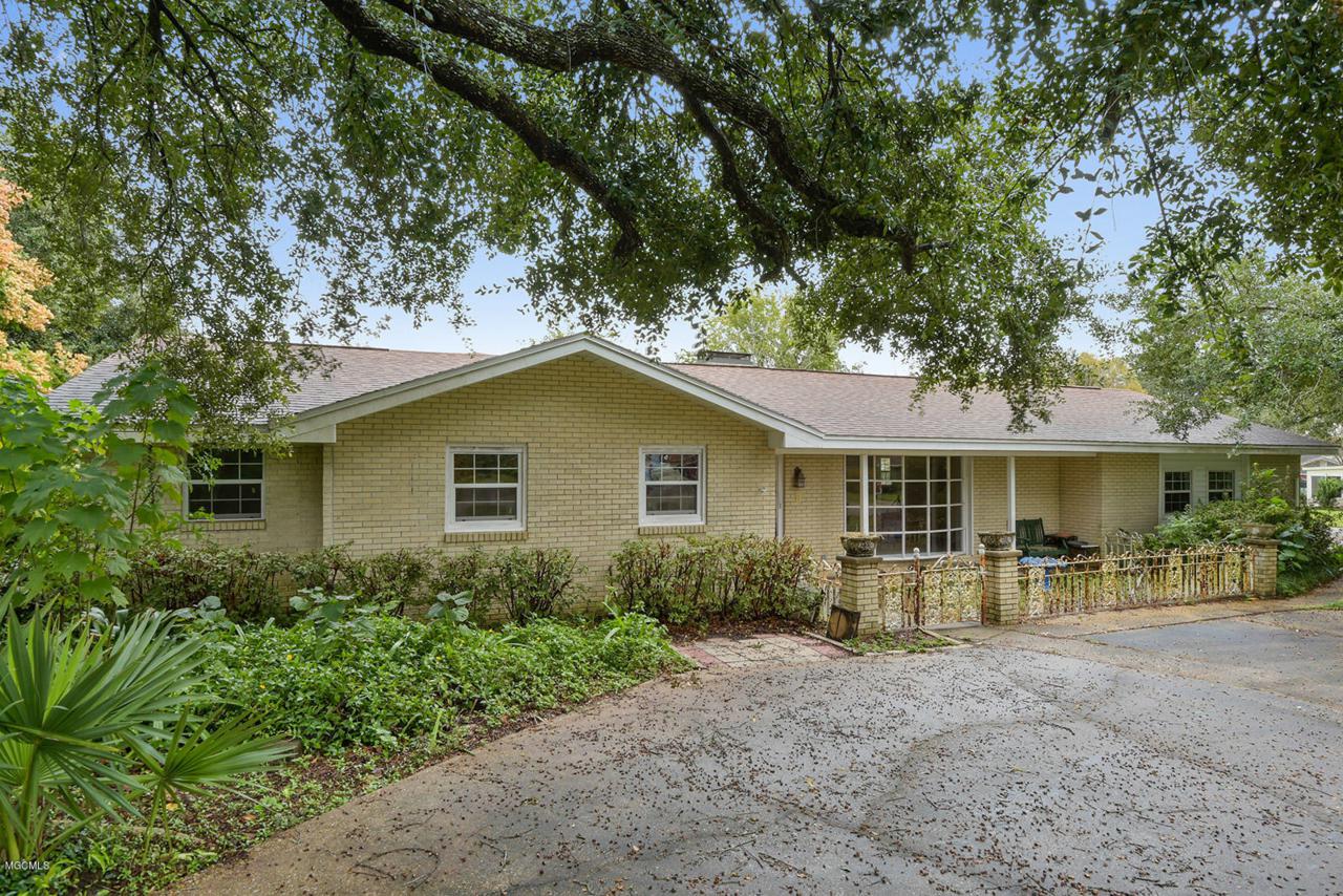 15258 Royal St - Photo 1