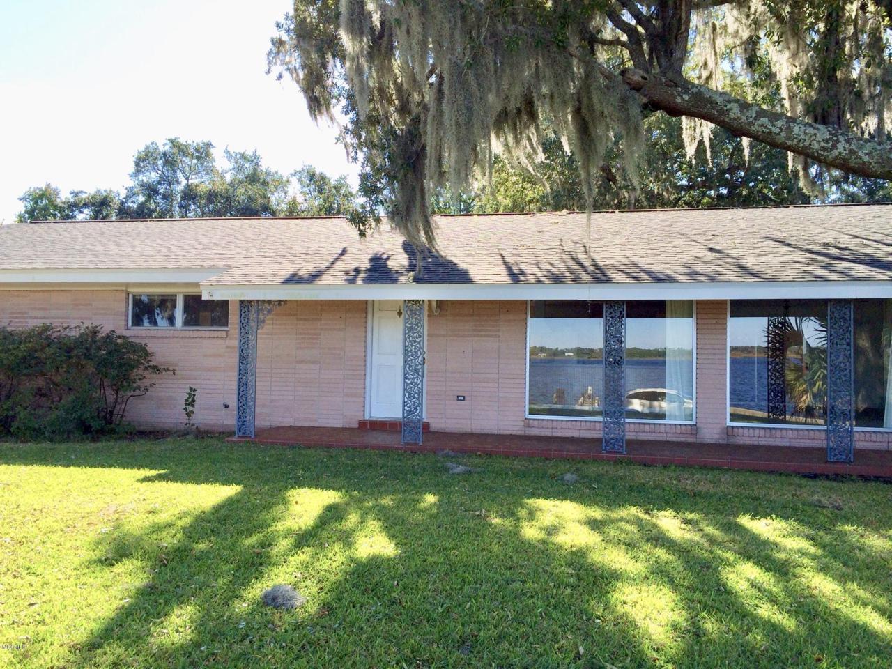 1063 Bayview Ave - Photo 1