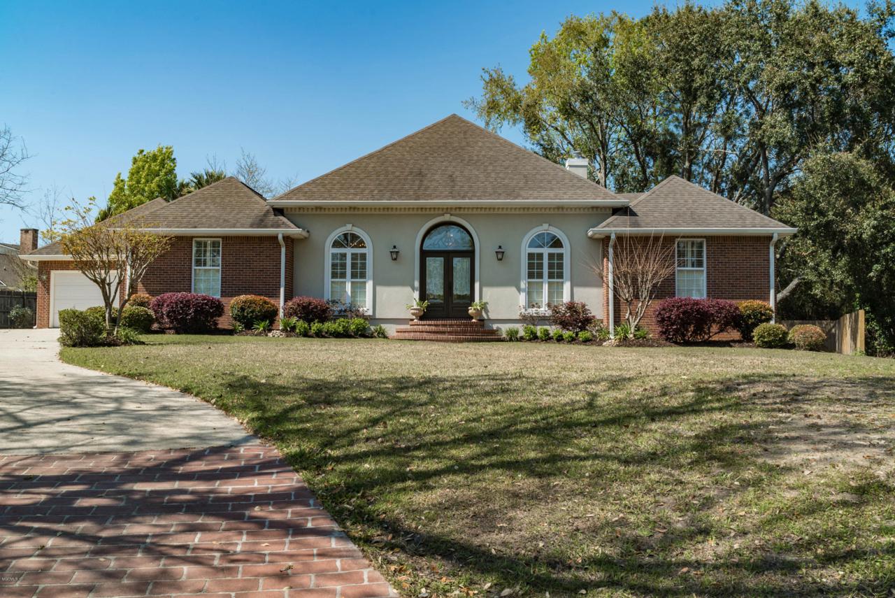 496 Cove Dr - Photo 1