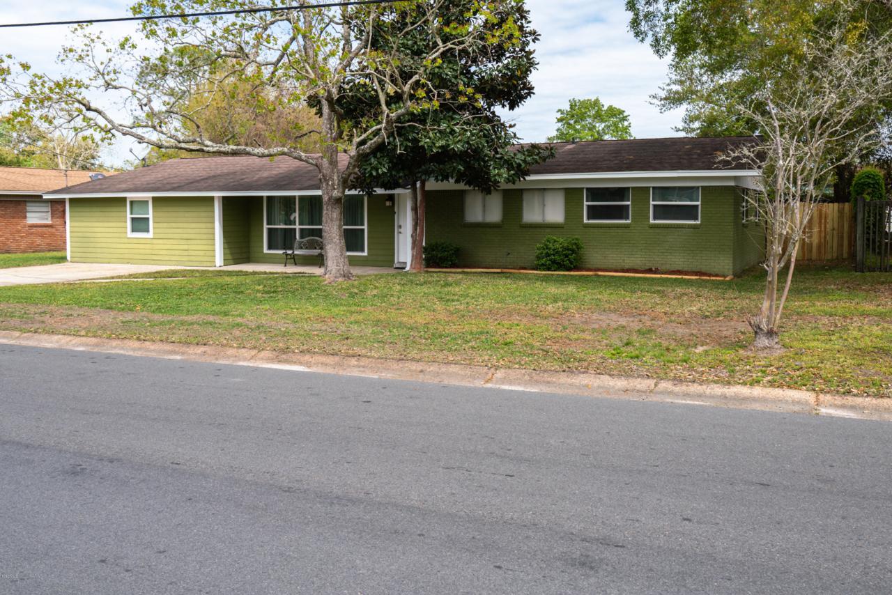 102 Alyce Pl - Photo 1