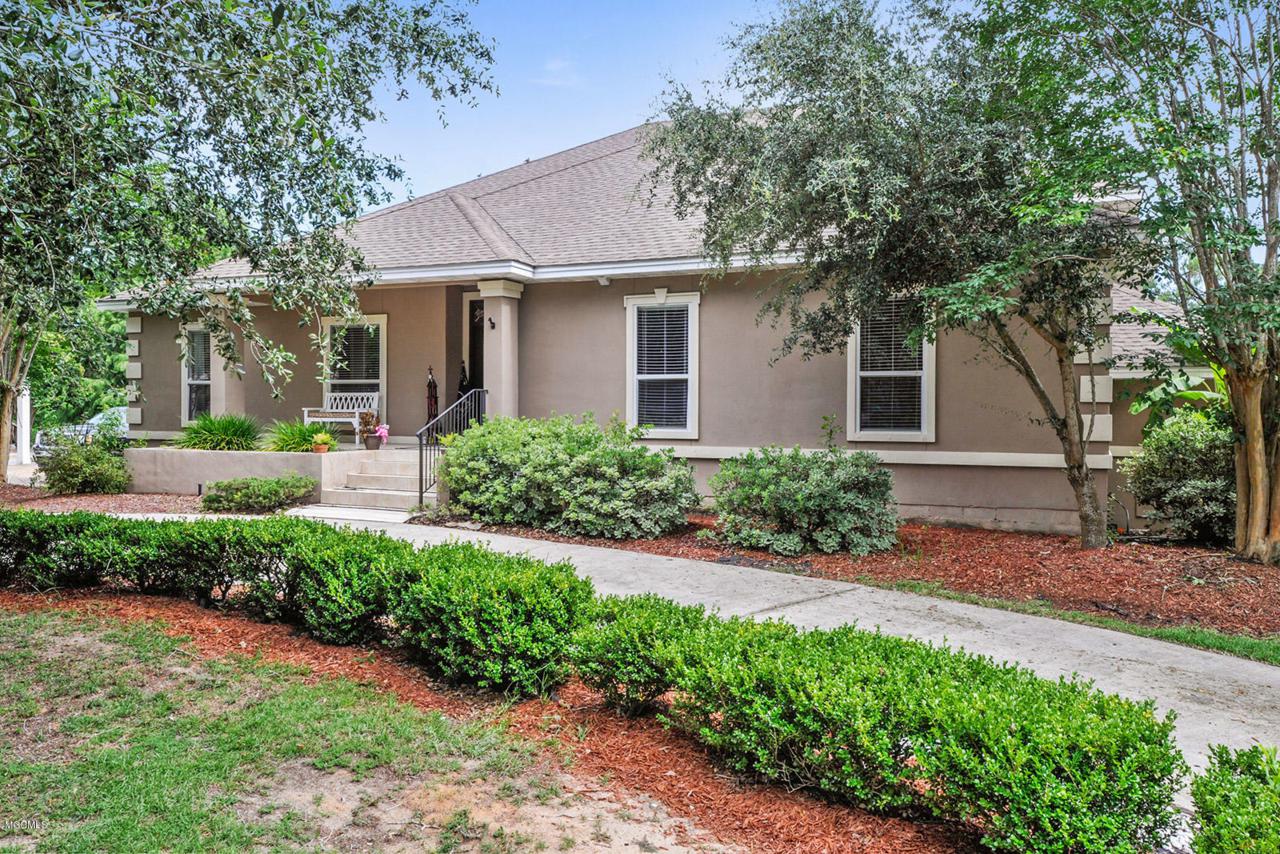 22 Greenbriar Dr - Photo 1