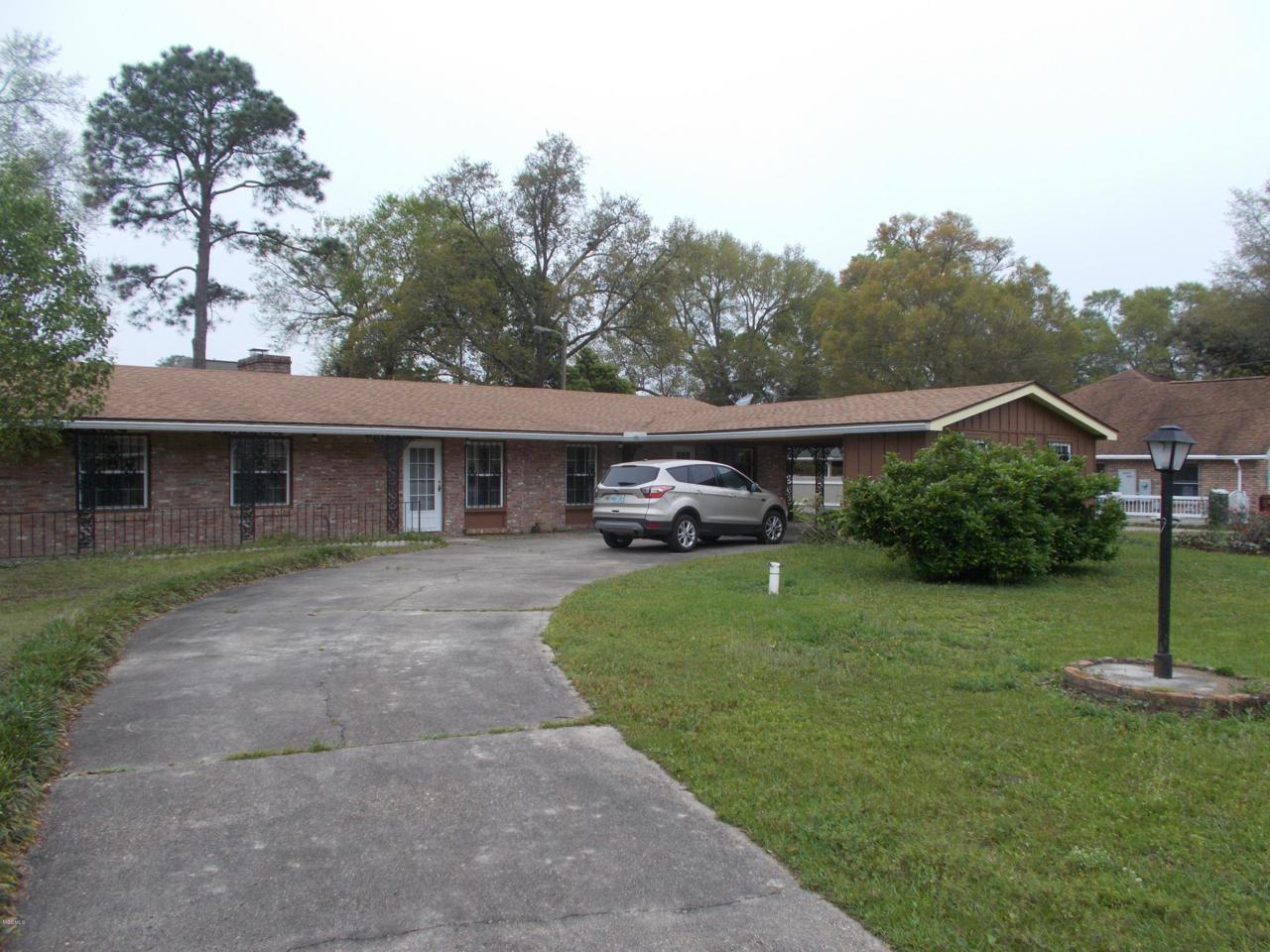 319 Lakeview Blvd - Photo 1