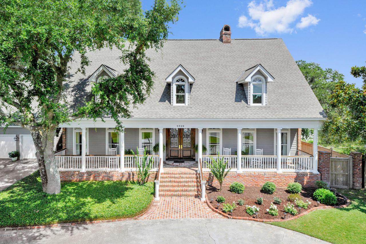 2526 Shore Dr - Photo 1