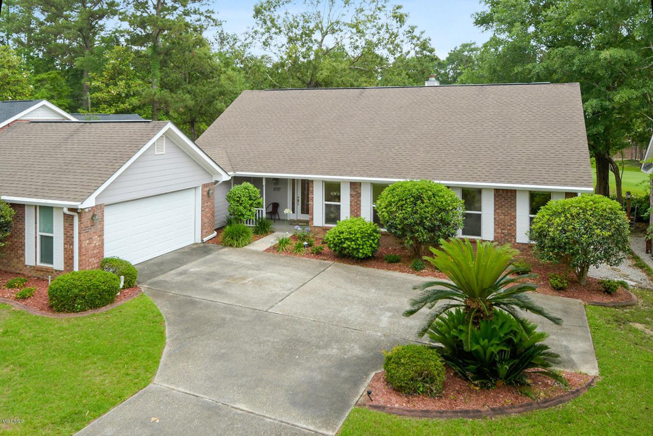8707 Diamondhead Dr - Photo 1