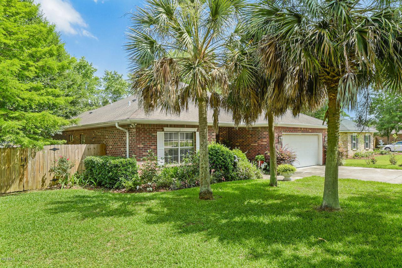 57144 Diamondhead Dr - Photo 1