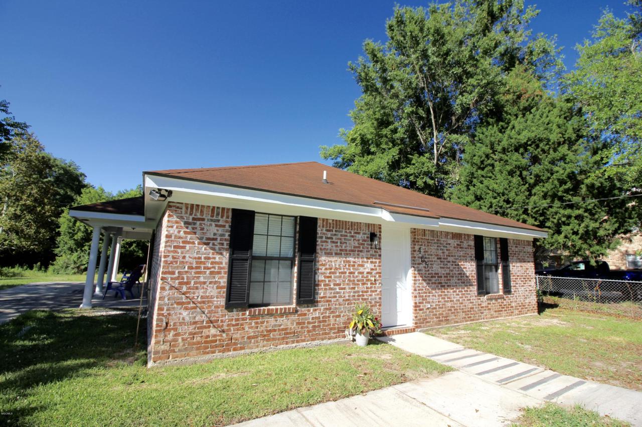 405 Ulman Ave - Photo 1