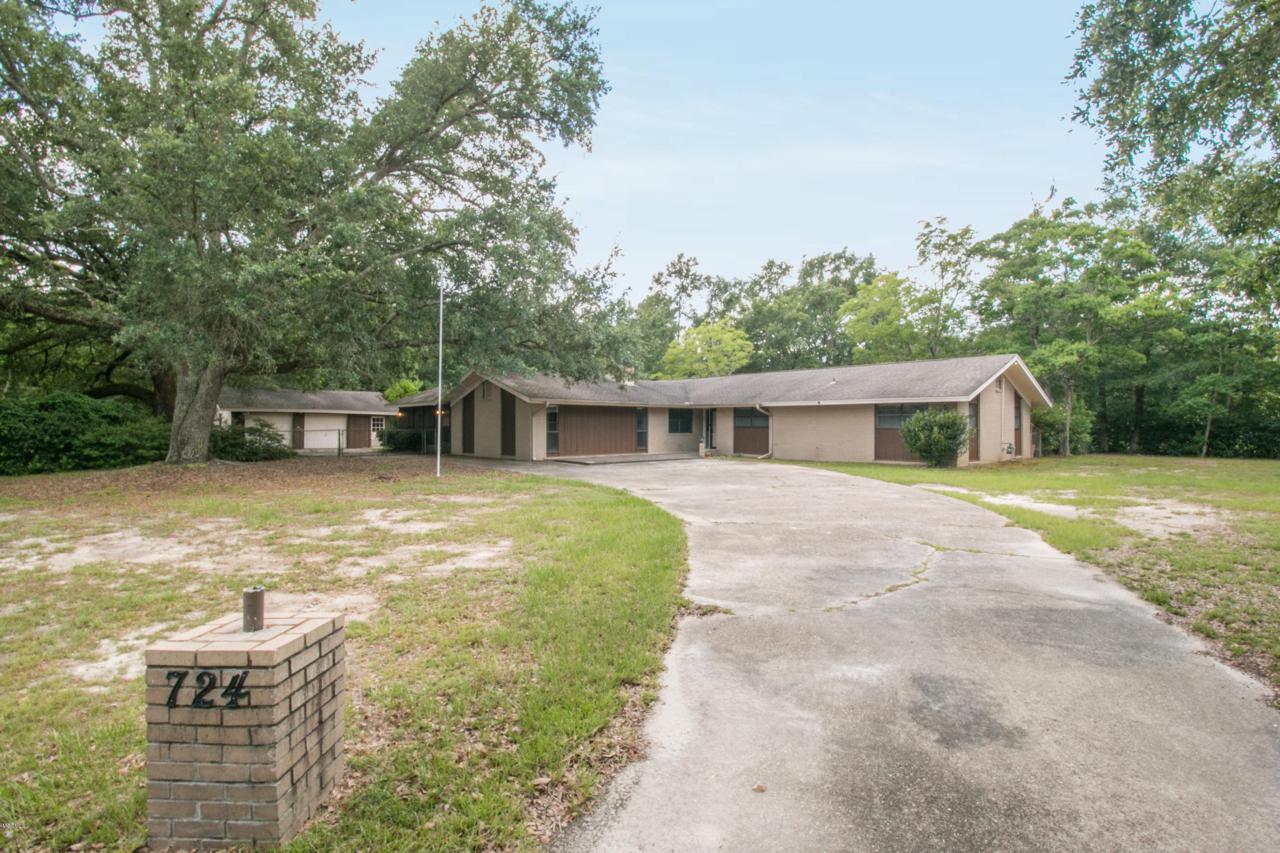 724 Dogwood Dr - Photo 1
