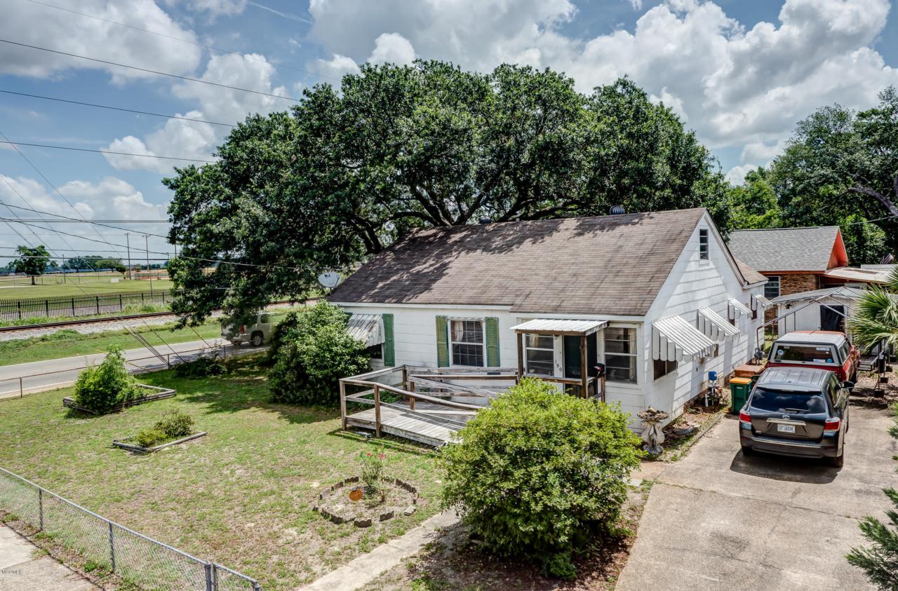 190 St Charles Ave - Photo 1