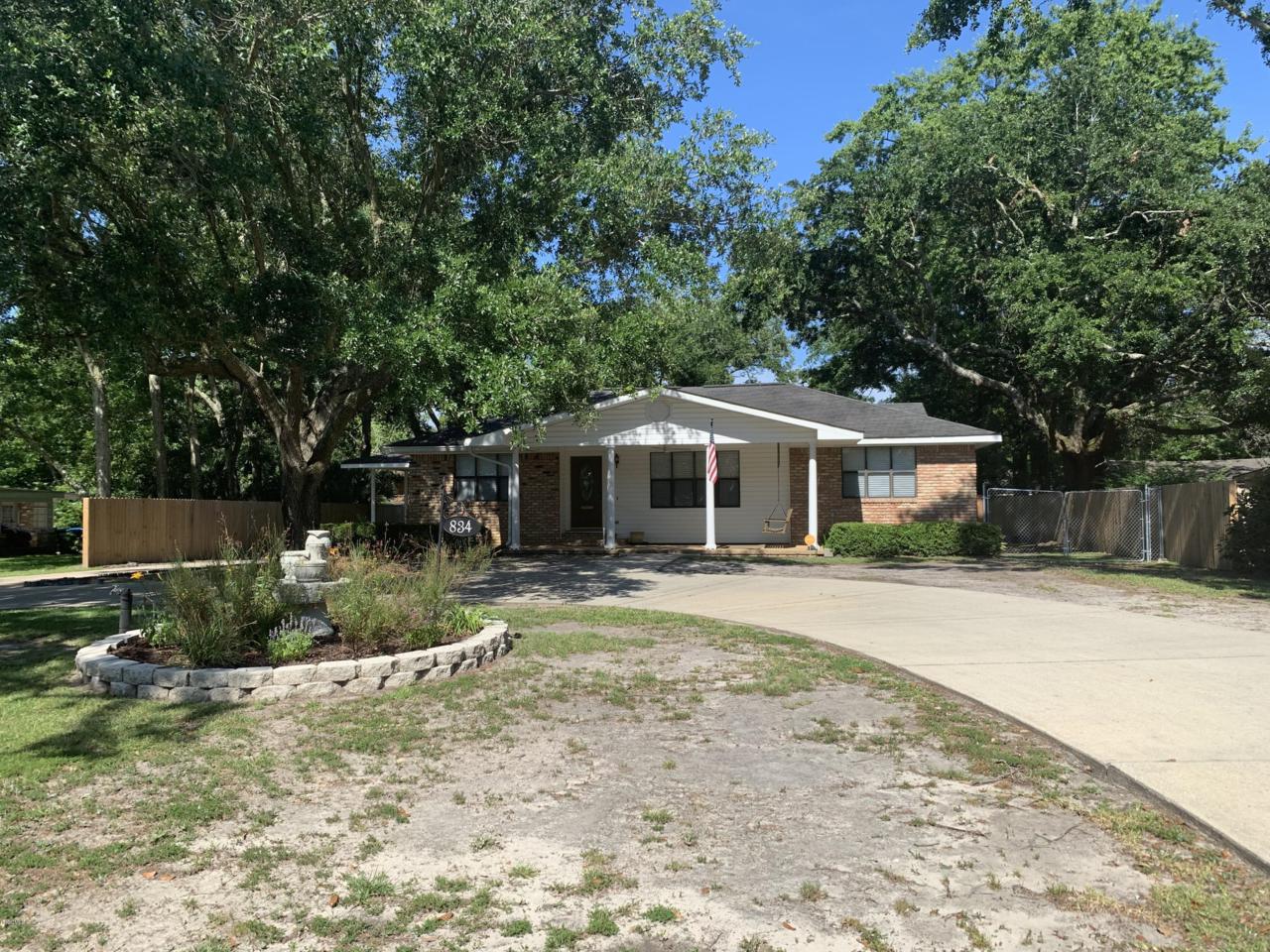 834 Market St - Photo 1