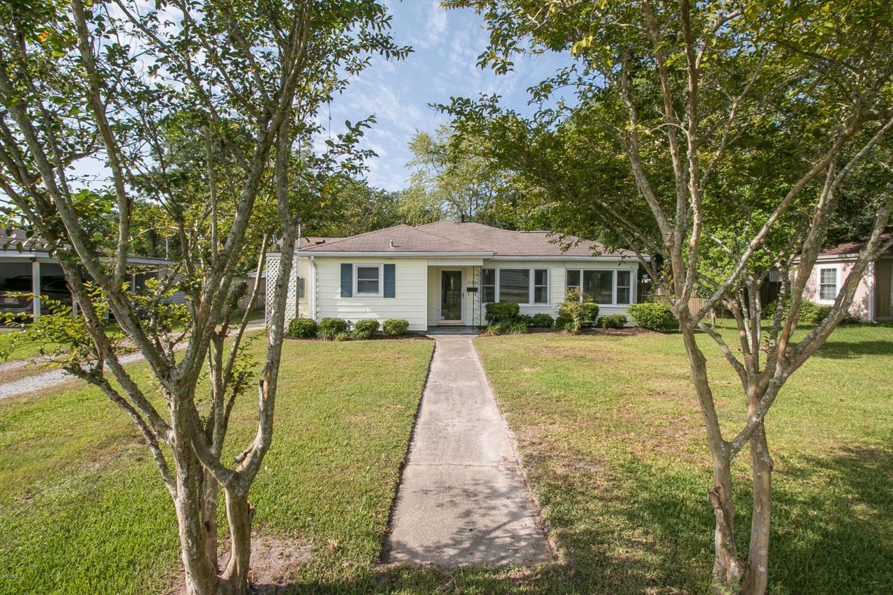 203 43rd St - Photo 1