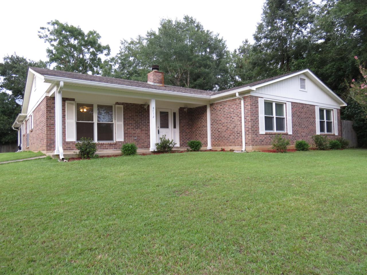 8712 Diamondhead Dr - Photo 1