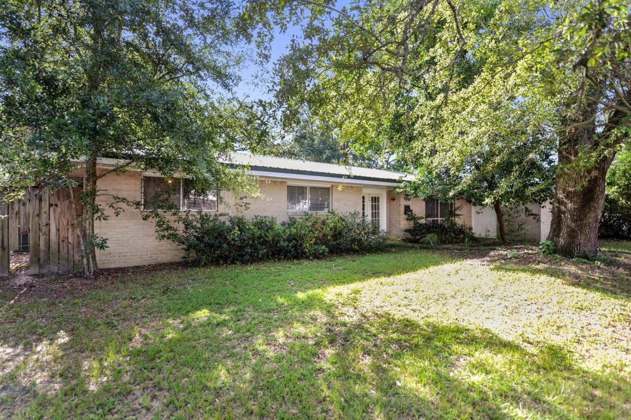320 Forrest Ave - Photo 1