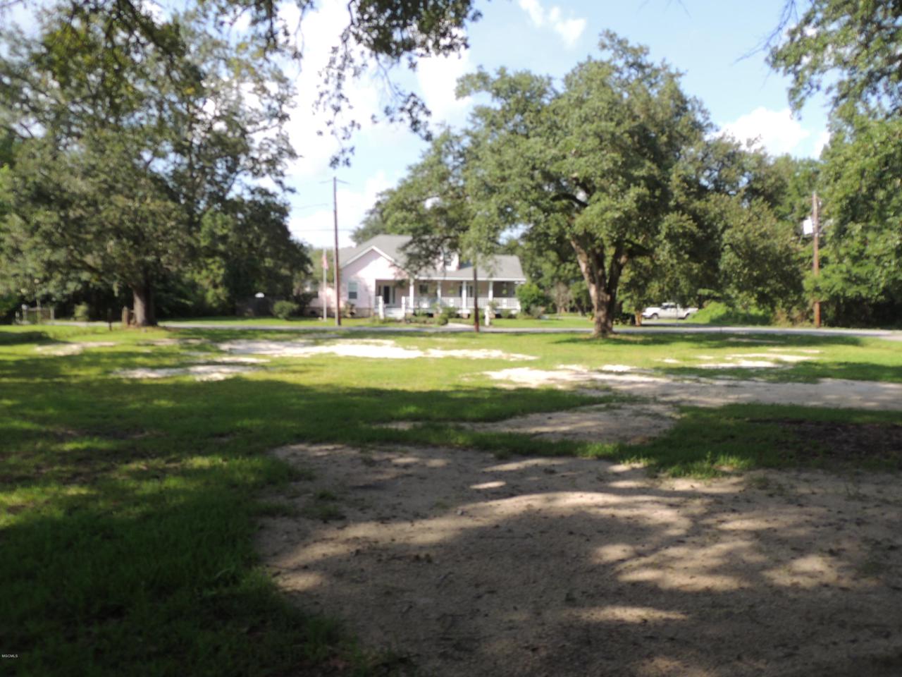 300 Leonhard Ave - Photo 1