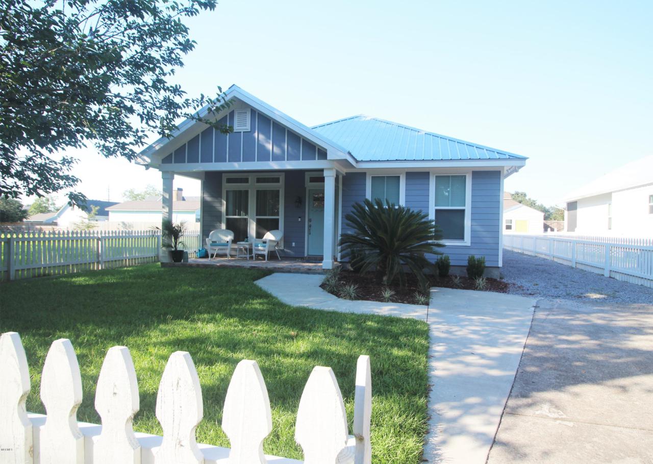 427 St George St - Photo 1