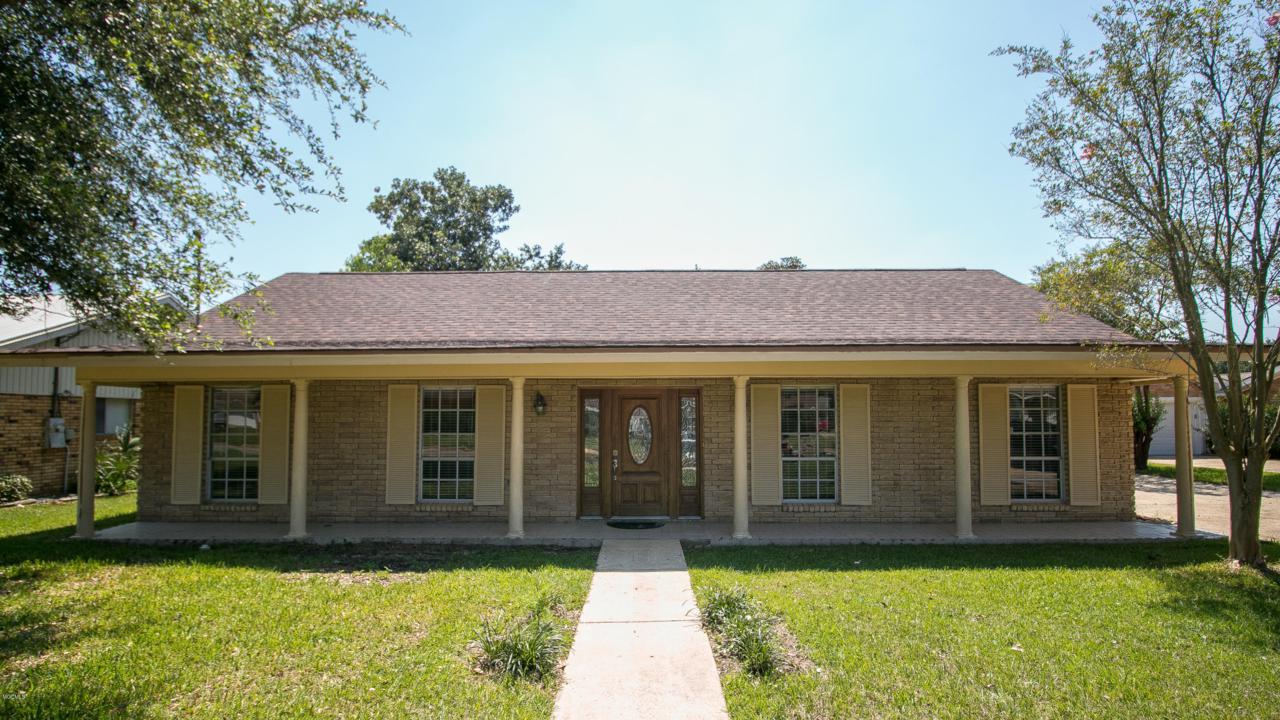 2437 Shore Dr - Photo 1