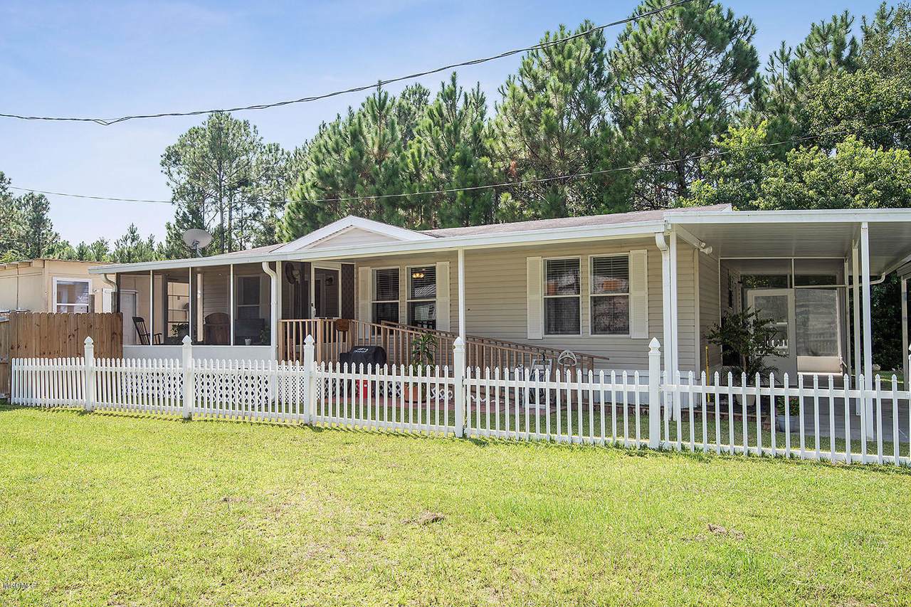 6095 Kemper St - Photo 1