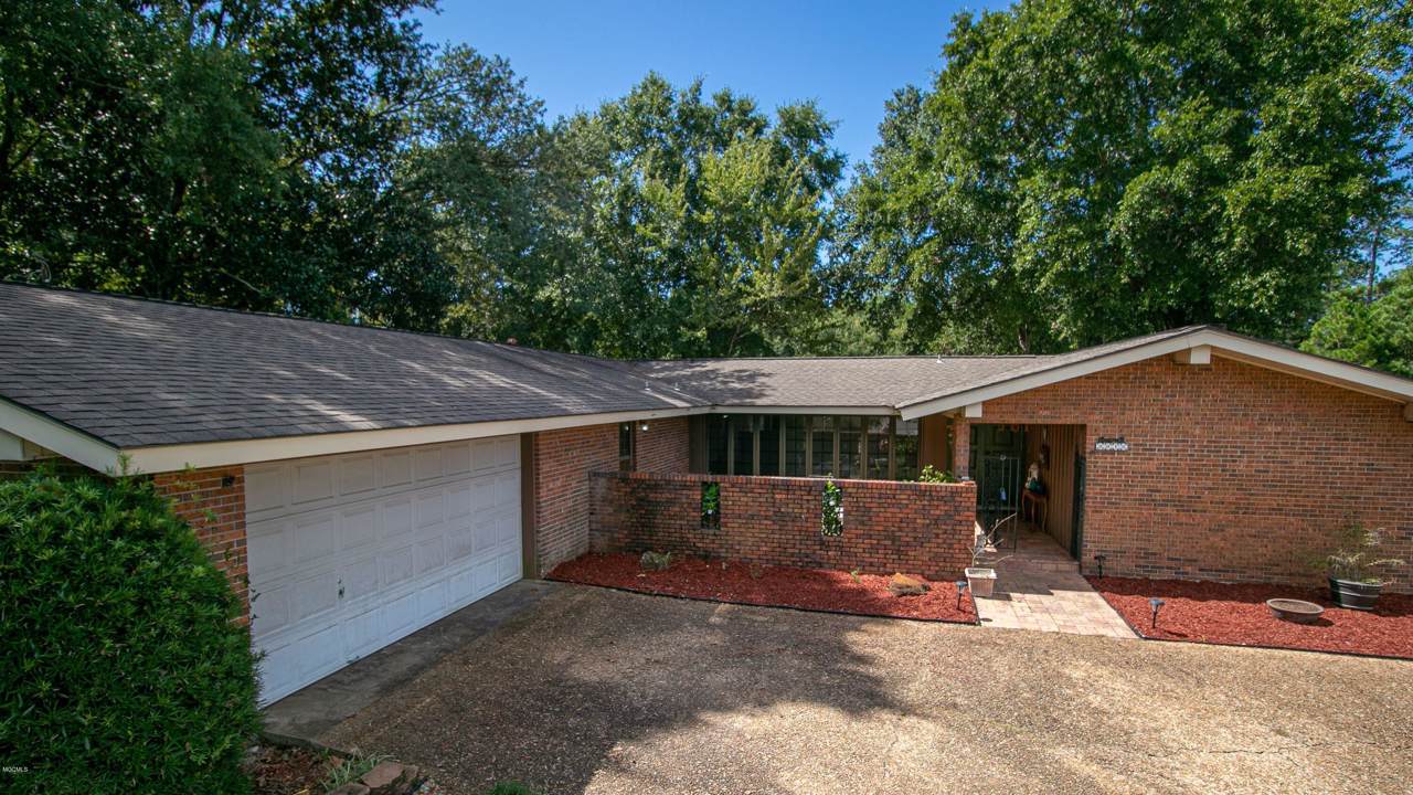 2613 Park View Dr - Photo 1