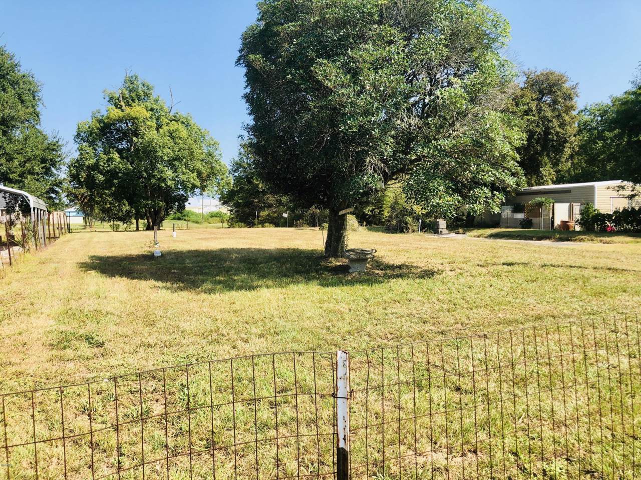 205 Island View Ave - Photo 1