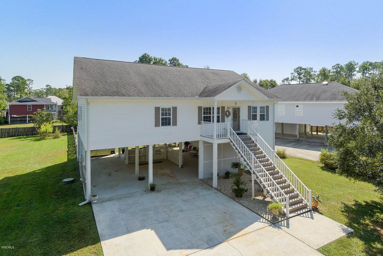 102 Birch Dr - Photo 1
