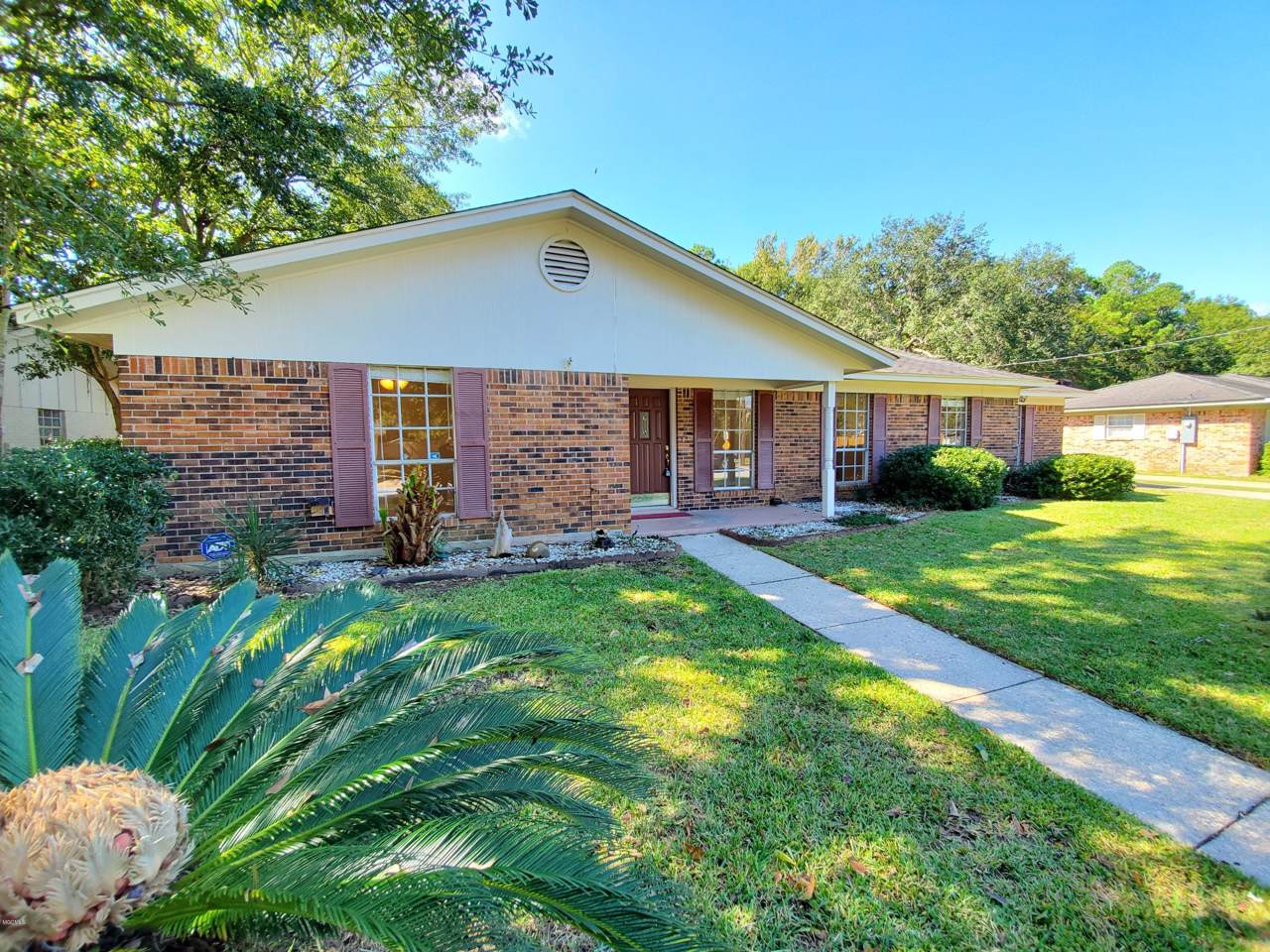 2207 Sandalwood Pl - Photo 1