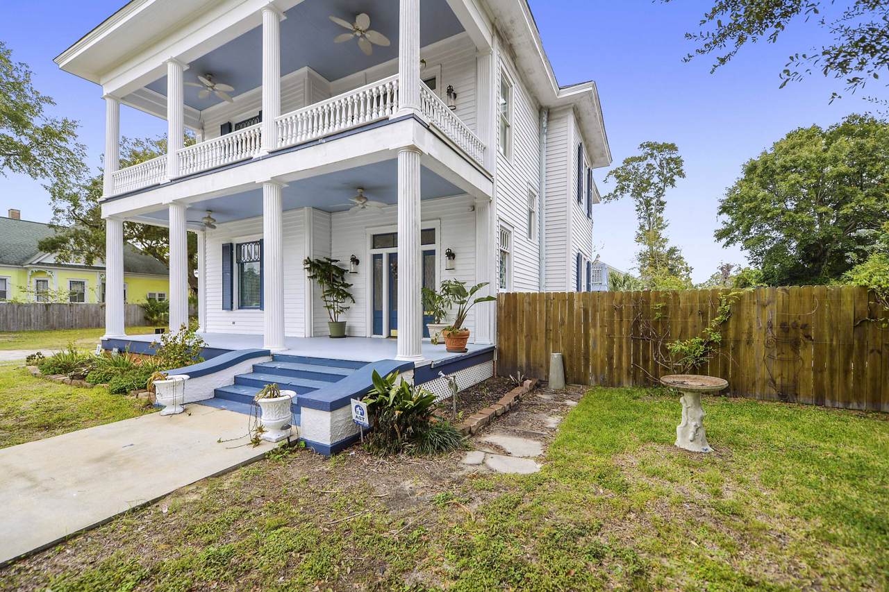 620 Howard Ave - Photo 1