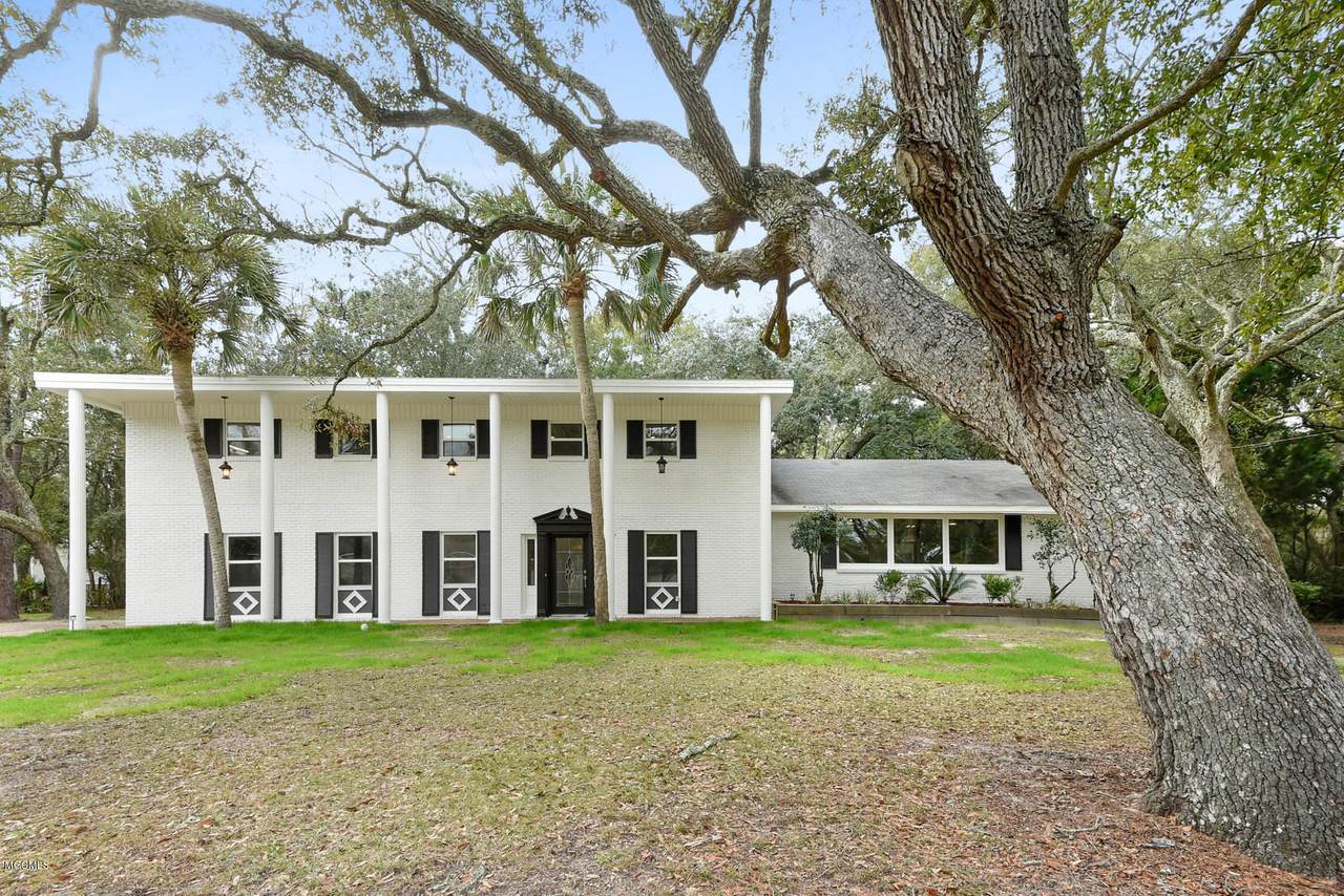 403 Alicia Dr - Photo 1