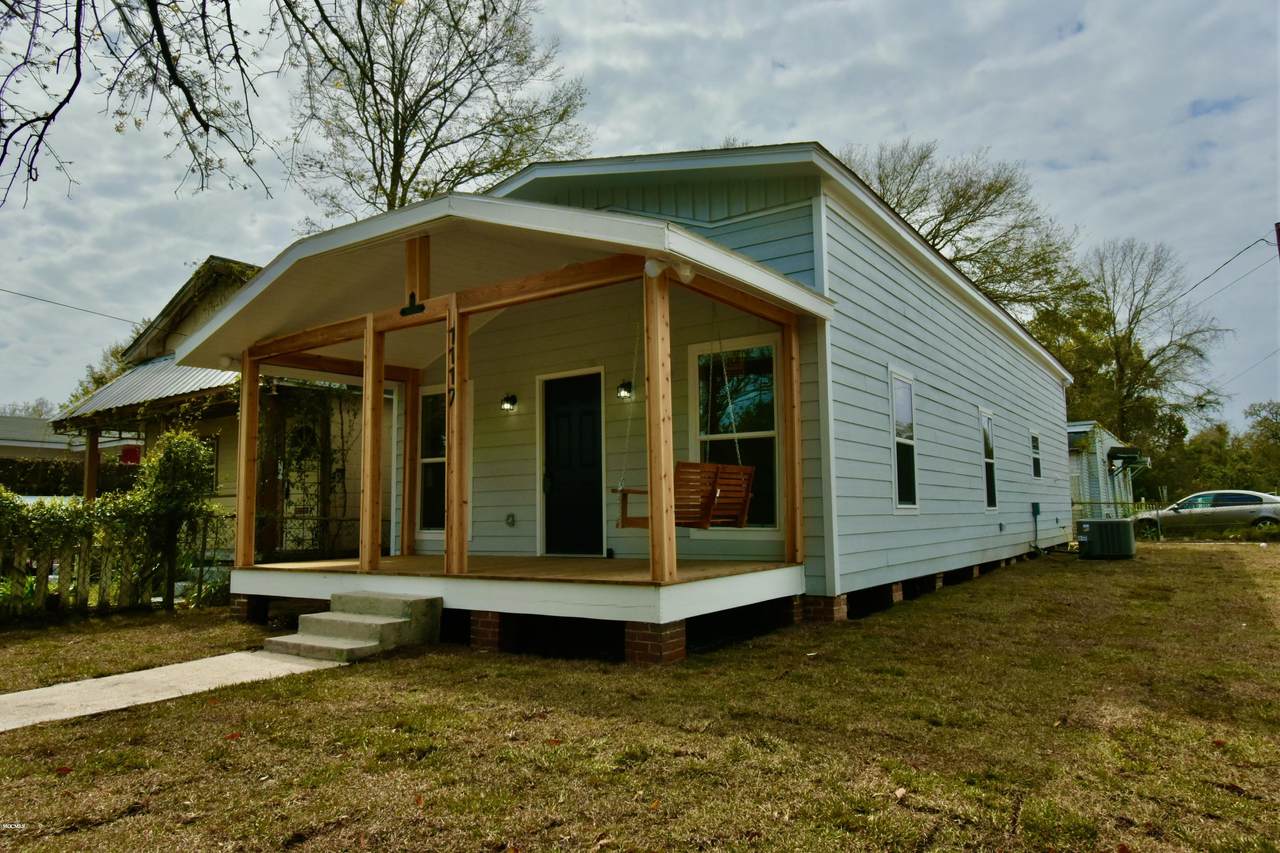 1117 36th Ave - Photo 1