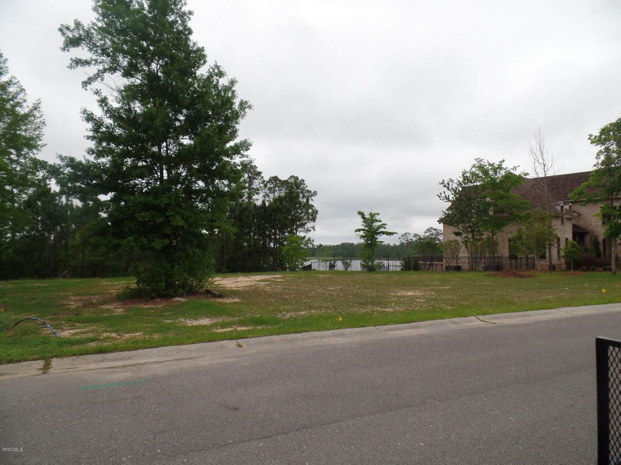 8 Courtney Ln - Photo 1 8 Courtney Ln - Photo 1
