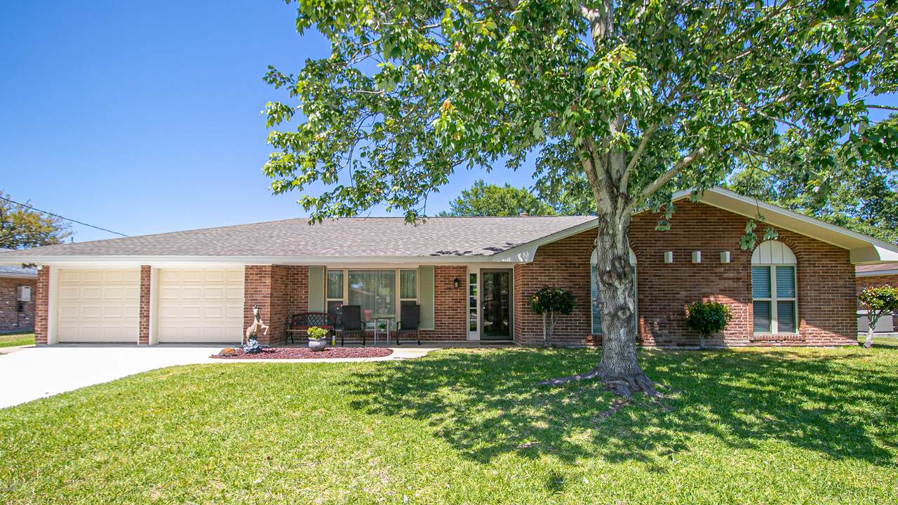 18 Pecan Dr - Photo 1 18 Pecan Dr - Photo 1