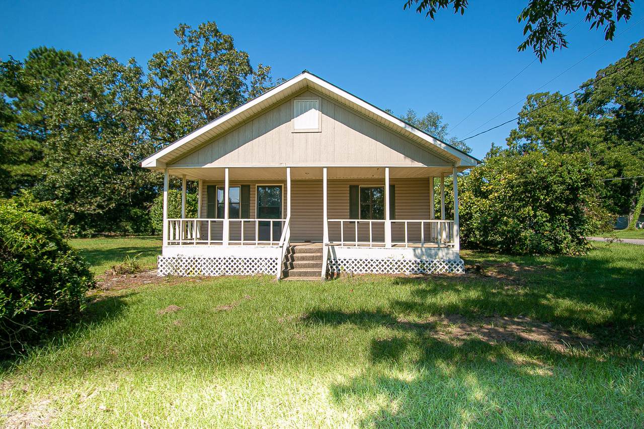 220 Batson Ave - Photo 1