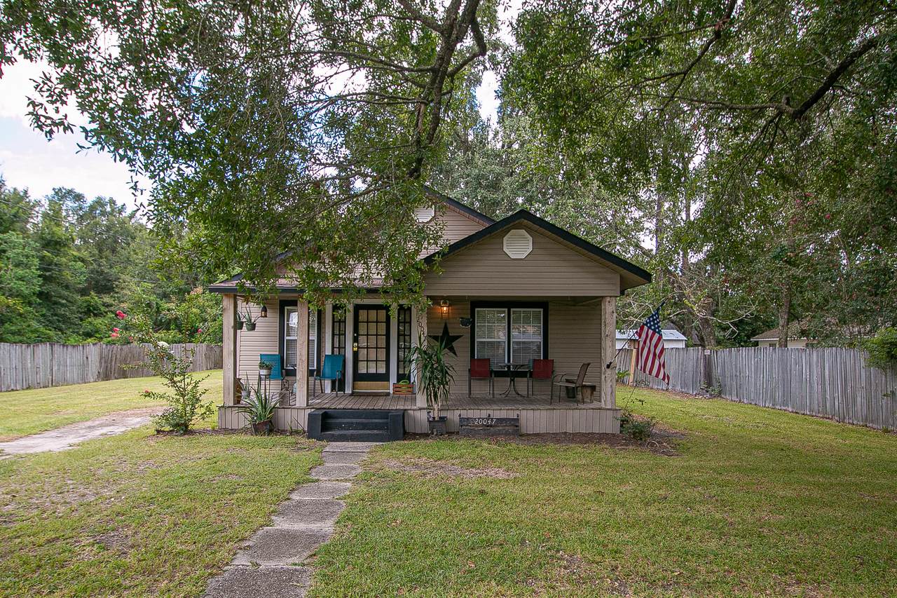 20047 Commission Rd - Photo 1