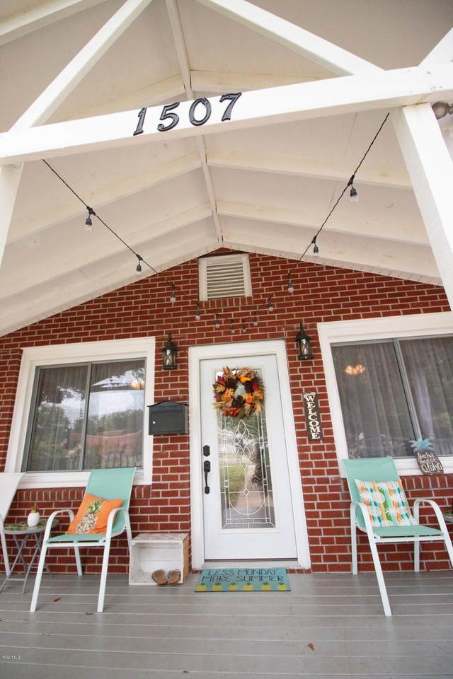 1507 32nd Ave - Photo 1