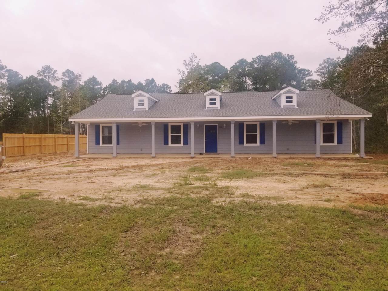 1413 Lark Dr - Photo 1