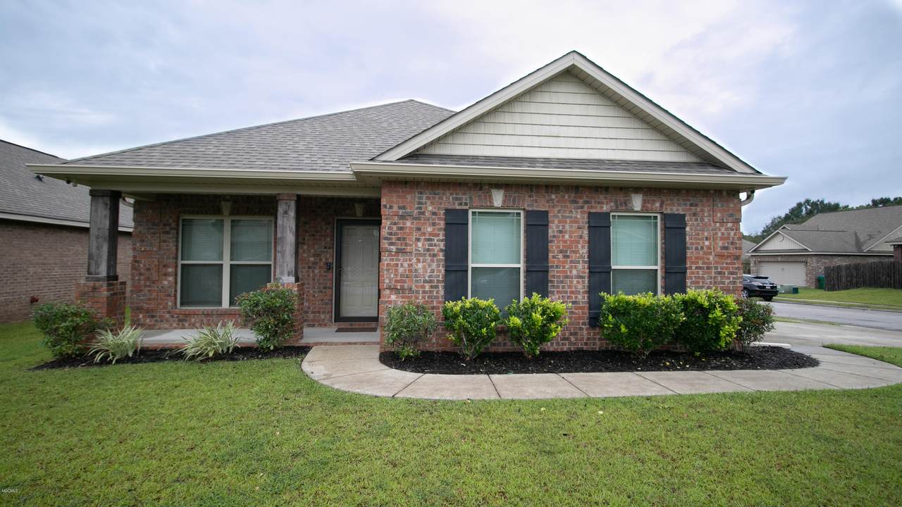 14141 Waterford Cir - Photo 1