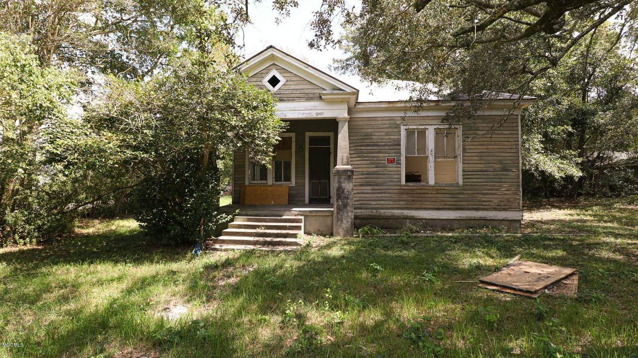 700 Tegarden Rd - Photo 1