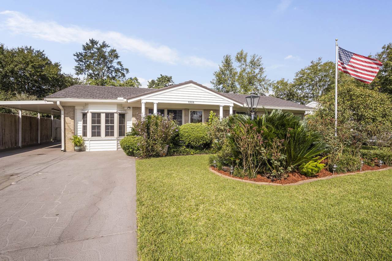 7205 Hampton Dr - Photo 1