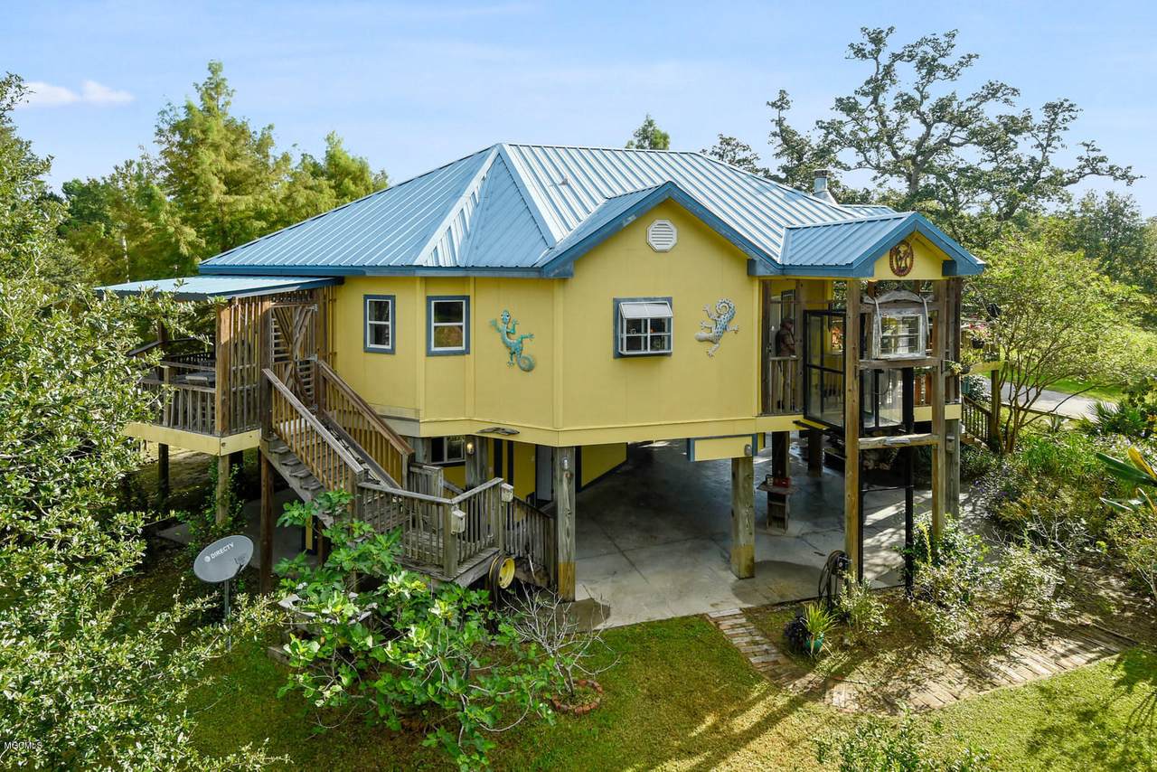 201 Hoffman Ln - Photo 1