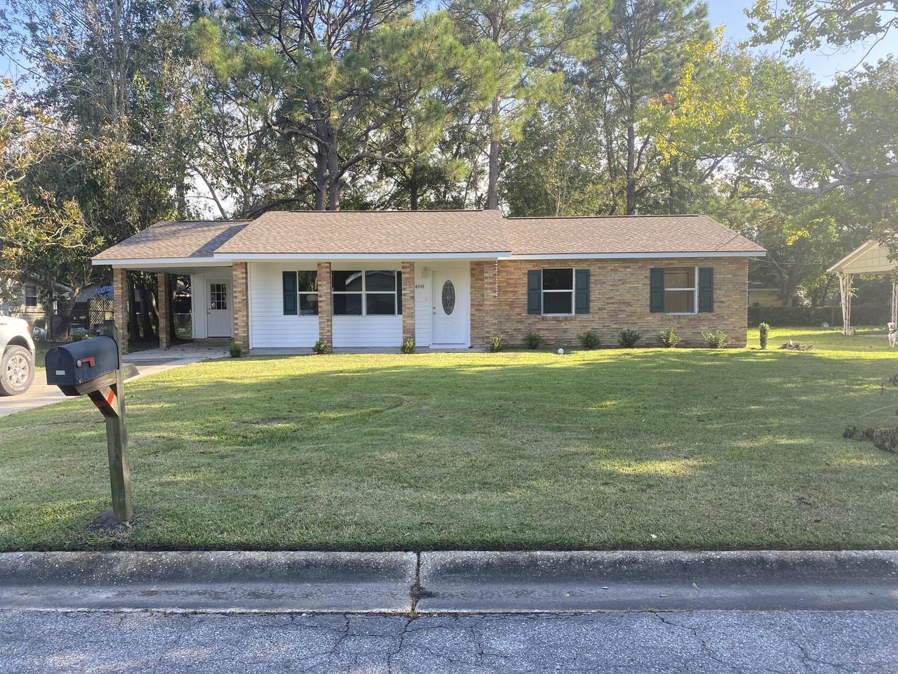 2408 Redwood Ave - Photo 1