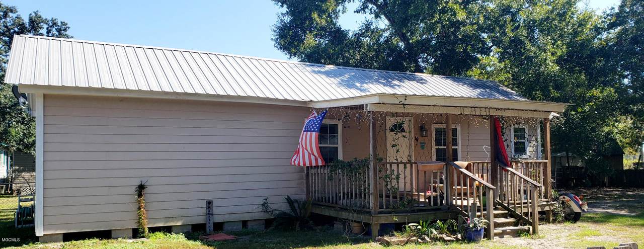 605 Old Pass Rd - Photo 1