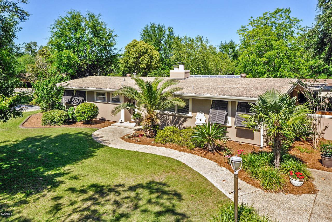 4110 Franklin Ave - Photo 1