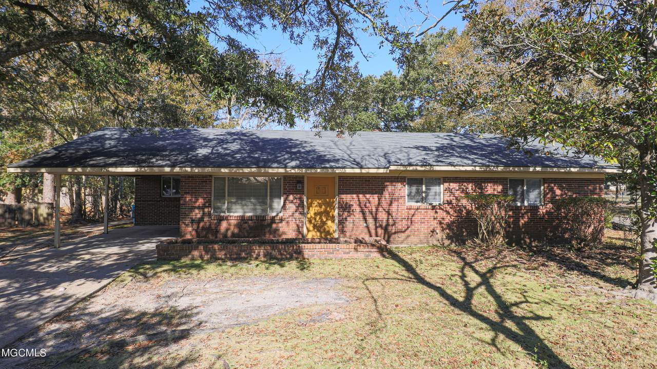 4717 Saratoga Ave - Photo 1