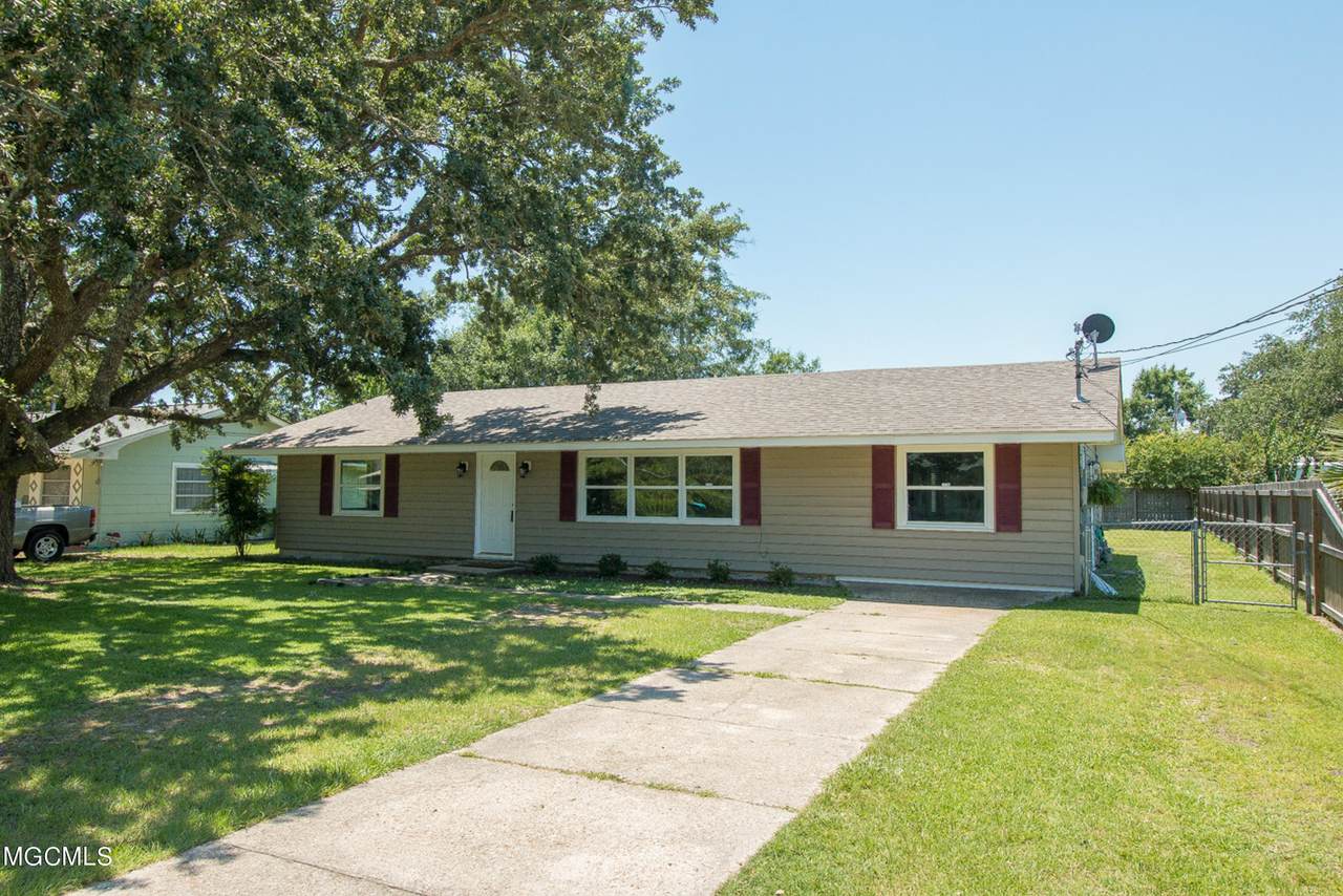 108 Oak View Ave - Photo 1